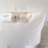 Oreiller Castex mi-ferme en duvet avec maintien cervical et finition haut de gamme
